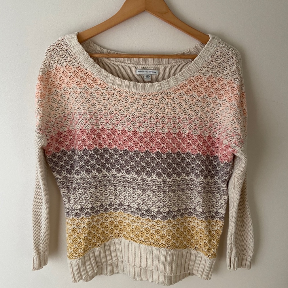 American Eagle Outffiters cream sweater w/ pink S